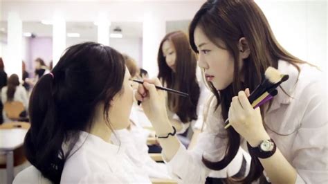 影楼化妆助理能学到东西吗_上海柯模思化妆学校