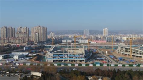中国电建市政建设集团有限公司 综合管理 河南洛宁县县长到体育中心项目调研