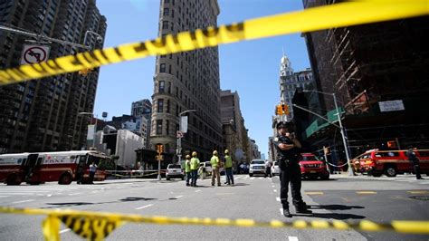 纽约州大型聚会爆枪击案 至少9人中枪_凤凰网