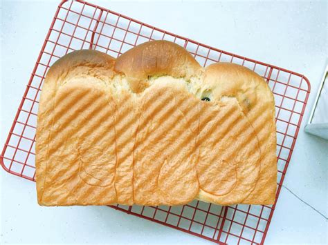 【面包机做面包的做法步骤图，怎么做好吃】五十米深蓝123_下厨房