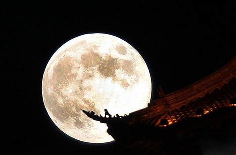 关于月亮的古诗词有哪些(描写月亮的唯美的宋词) – 外圈因