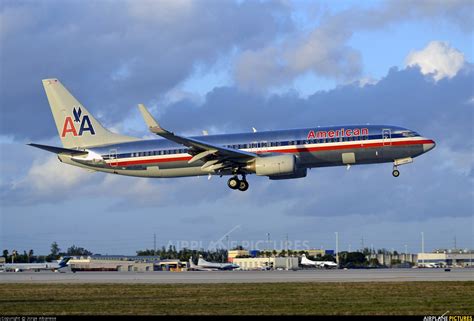 N935AN - American Airlines Boeing 737-800 at Miami Intl | Photo ID ...