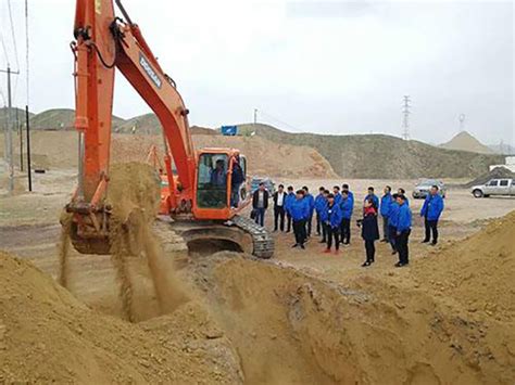「挖掘机」操作方法及挖掘机的用途_禄丰长宏职业技能培训学校