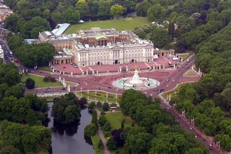白金汉宫：英女王不会出席今年夏天皇家花园派对_手机新浪网