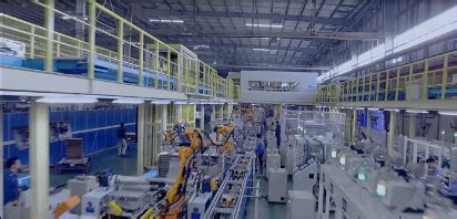 美的空调全智能工厂：200台机器人有条不紊地工作