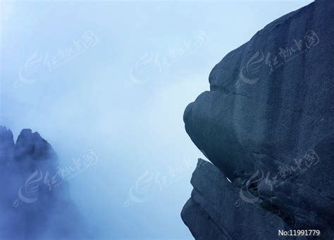 云雾缭绕悬崖峭壁风景高清图片下载_红动中国