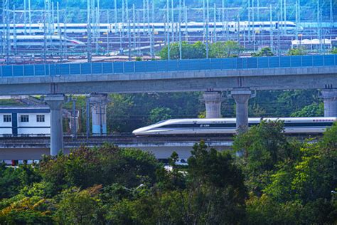 疾驰的高铁场景图片素材-正版创意图片401542584-摄图网