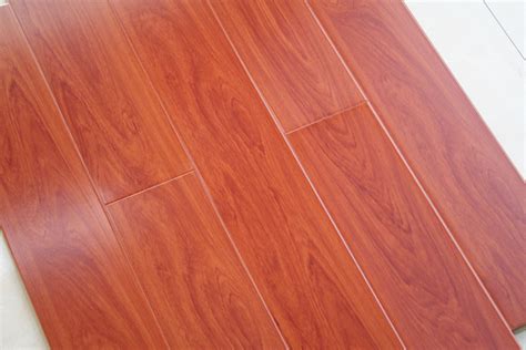 实用性地板建材 三款强化木地板推荐_地板导购_太平洋家居网