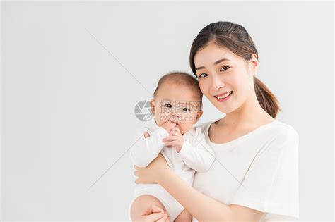 母婴妈妈抱着宝宝高清图片下载-正版图片500962161-摄图网