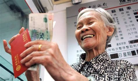 2023年发养老金，1962年、1963年和1952年出生的人，分别领多少钱？