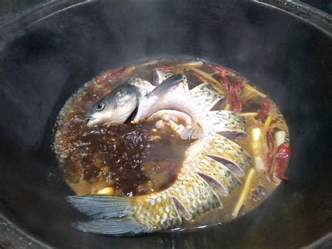 【东北铁锅炖鱼的做法步骤图，怎么做好吃】风一样的自由女神_下厨房