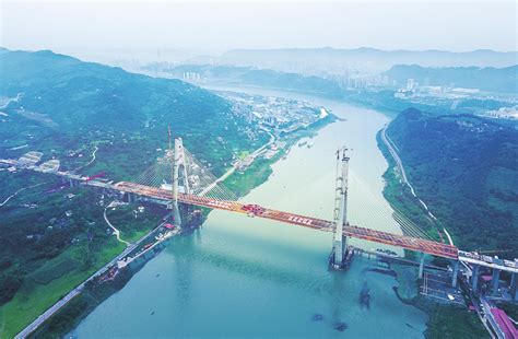 新建川南城际铁路宜宾临港长江大桥钢箱梁架设安装全部完成--中国中铁报