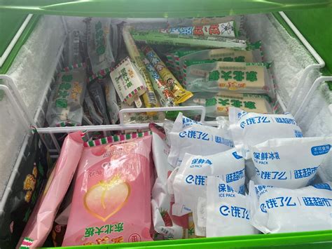 在日本市场卖冰块食物和旅行概念上最接近高清图片下载-正版图片506582544-摄图网