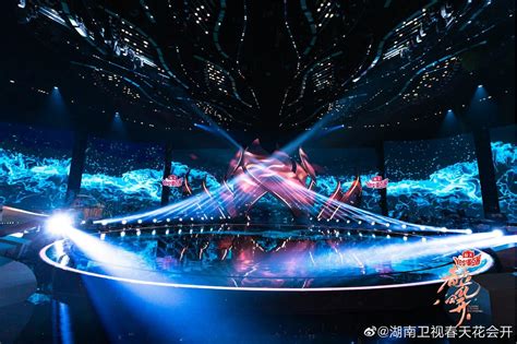 湖南卫视2019跨年演唱会刘欢谢娜何炅火箭少女魅力开唱|刘欢|何炅|谢娜_新浪新闻