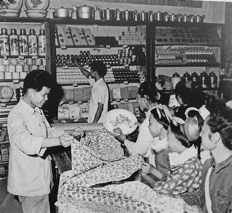 历史老照片：七十年代的中国百姓|王府井|百货|蓬皮杜_新浪新闻