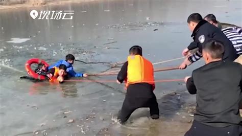 男童落水 他们身入冰河破冰营救_凤凰网视频_凤凰网