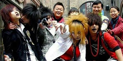 葬爱家族团头图片