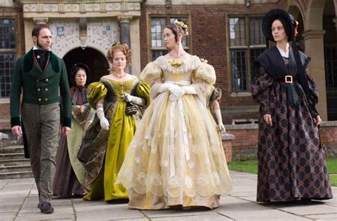 18世纪洛可可风的欧洲宫廷服装|洛可可|裙撑|胸衣_新浪新闻