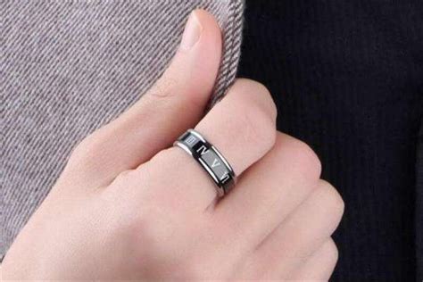 男女戒指的戴法及意义 - 中国婚博会官网