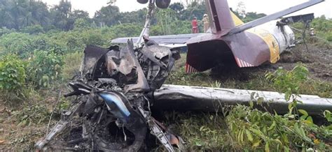 一架货运飞机在秘鲁伊基托斯机场着陆时坠毁折翼 _航空安全_资讯_航空圈