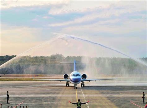 南航新疆迎来第二架E190飞机 机队规模达35架 - 中国民用航空网