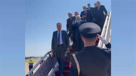 现场！巴勒斯坦总统马哈茂德·阿巴斯抵达北京，正式开启访华之旅|马哈茂德·阿巴斯|巴勒斯坦总统|北京市_新浪新闻