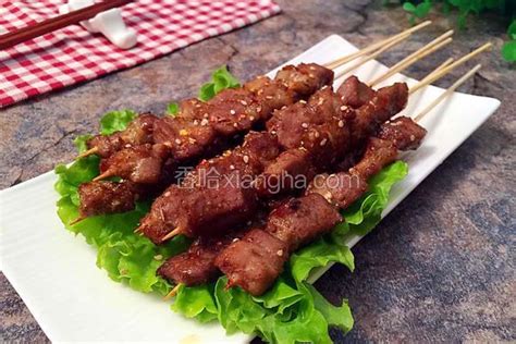 烤猪肉串的做法_菜谱_香哈网