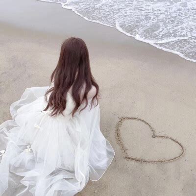 温柔背影长裙女生头像