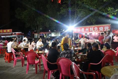中国陕西西安夜市上的小摊上的食物视频素材_ID:VCG42N1230966141-VCG.COM