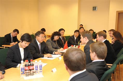 商务部国际贸易谈判副代表崇泉在维尔纽斯分别与立陶宛经济部长和外交部长举行会谈