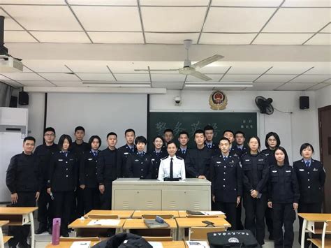 外事办公室邀请香港警务处总督察林梅珍为我校师生举办社区警务英语讲座-中国人民公安大学