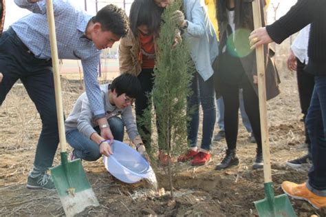 春风十里，正“植”有你——建筑工程学院植树节开展爱绿护绿实践活动-建筑工程学院
