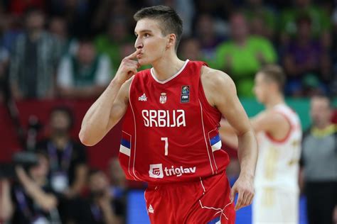 直播吧7月24日讯 FIBA官方公布塞尔维亚男篮世界杯初选名单，约基奇缺阵，老鹰后卫博格丹-博格达诺维奇领衔。