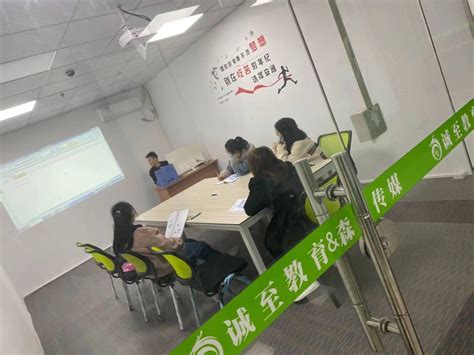 上海平面设计培训学校：学习C4D平面设计哪家好？_上海术业教育官网-专注IT职业技能培训