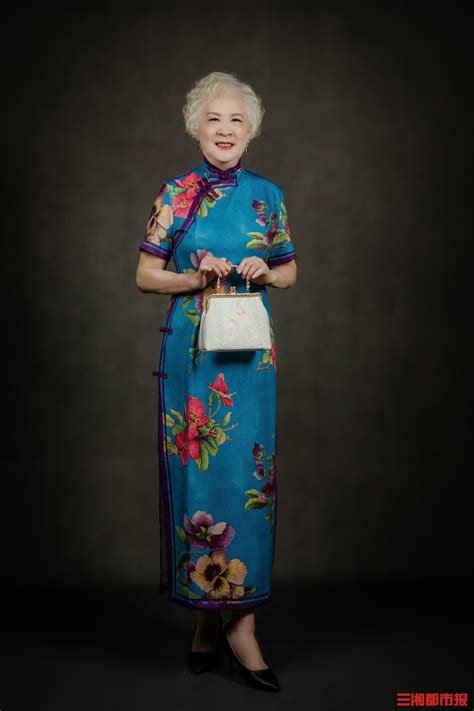 81岁银发奶奶玩转秀台，任何年龄都要优雅美丽-三湘都市报