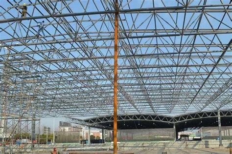 在钢结构网架加工定制过程中施工者需要考虑哪些钢网架施工原则_云南恒久钢结构工程有限公司