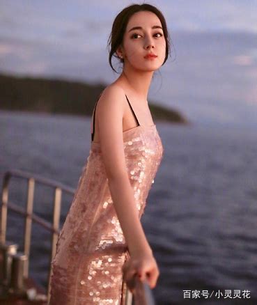 没穿衣服美女图片