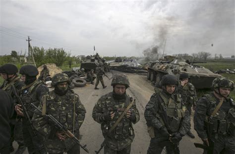 俄罗斯军队上路，乌克兰整装待命，准备短兵相接！！视频 _网络排行榜