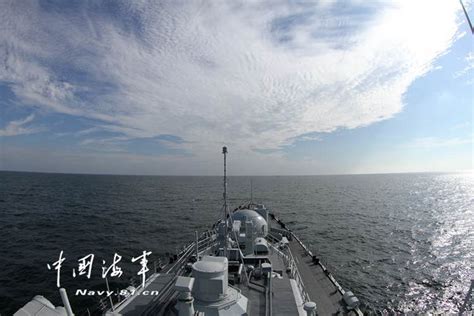 高清:东海舰队驱逐舰支队6艘舰艇东海展开实战化训练--军事--人民网