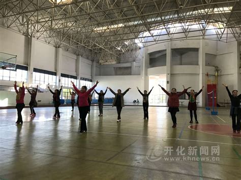 开化县各界奋力备战全国首届广场舞大赛--开化新闻网