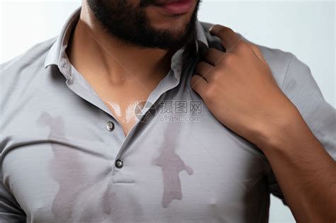 汗水湿透了男人的衬衫高清图片下载-正版图片600666713-摄图网