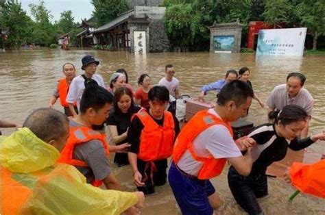 航拍江西鄱阳洪灾现场，多个村庄仍浸泡在洪水中 - 重庆日报网