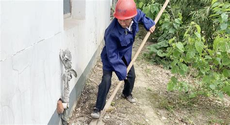 71岁老党员免费为村民修水管28年