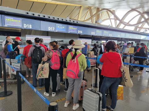 开屏新闻-五一假期云南省内机场运送旅客87万人次，同比增长103.1%