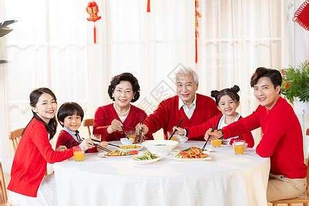 新年一家人在一起团圆聚餐高清图片下载-正版图片500777724-摄图网