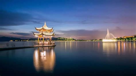 杭州西湖最长的桥，仿佛浮在水面，桥虽短但传说有人走出18里路_长桥