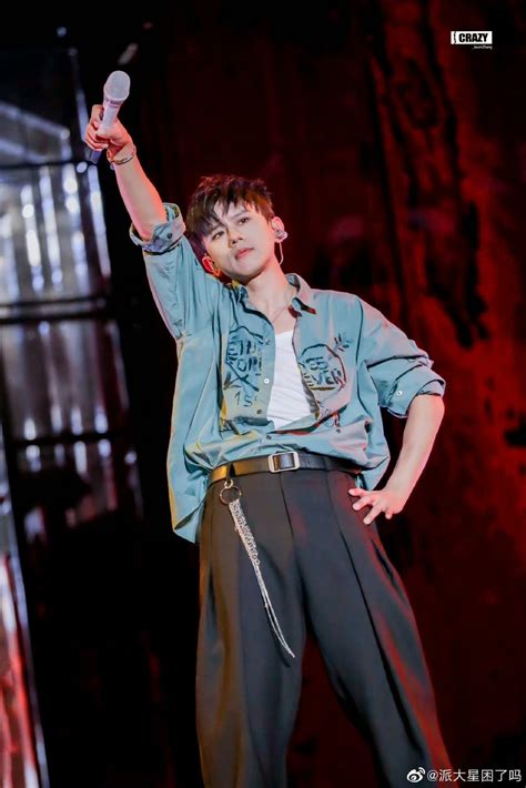 张杰演唱会高清图图片