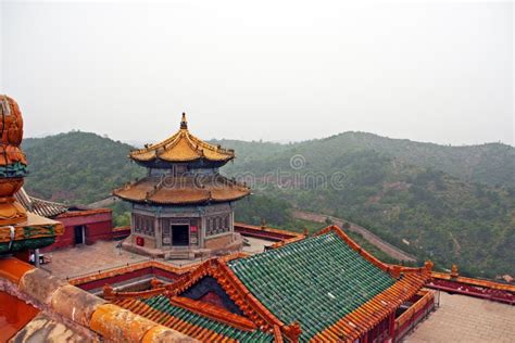 Tetto Del Monastero Di Putuo Zongcheng in Chengde, Porcellana ...