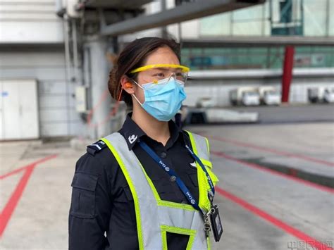 首都机场安保公司飞机监护员：用汗水护航暑运安全-中国民航网