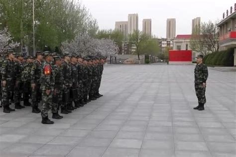 武警浙江总队机动支队为15名转业士兵举行向武警部队旗告别仪式-中国网
